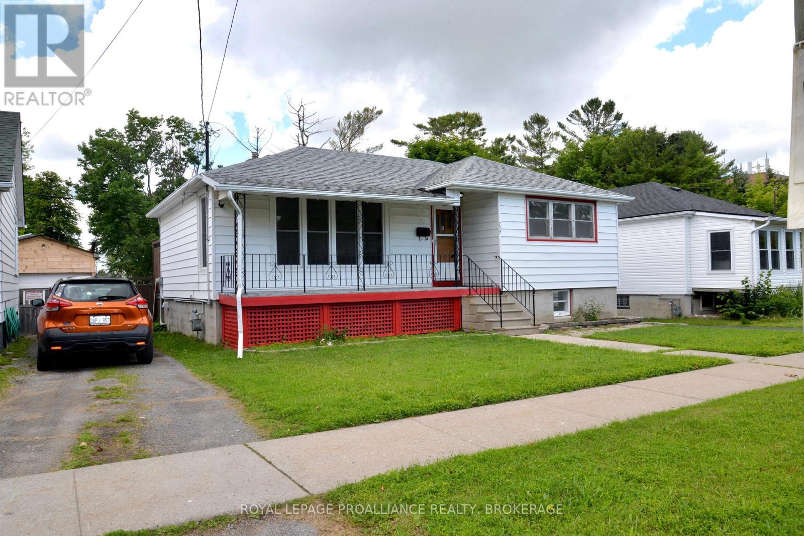 775 ALFRED CRESCENT - 2