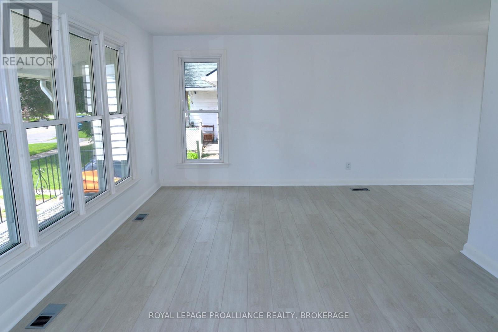 775 ALFRED CRESCENT - 3