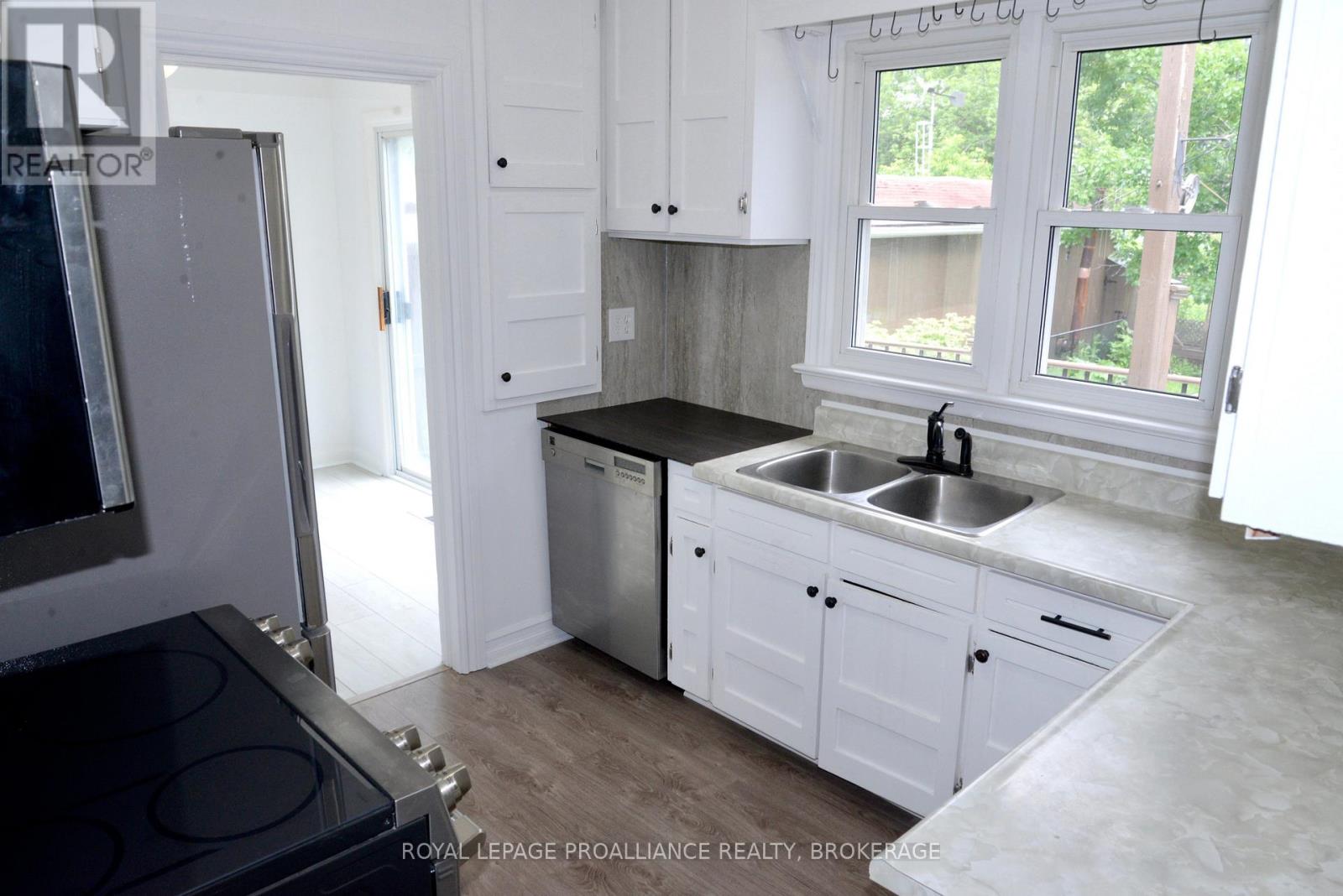 775 ALFRED CRESCENT - 8