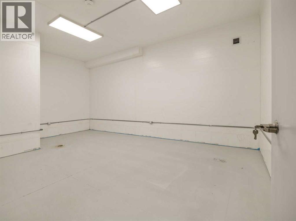 6110 69 Avenue — photo 23