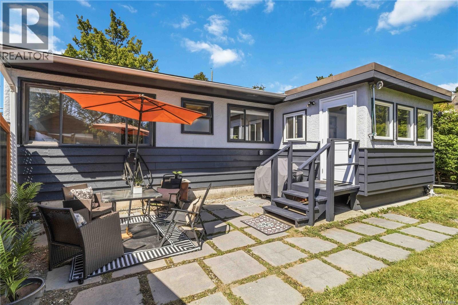 1735 Newton St - 27