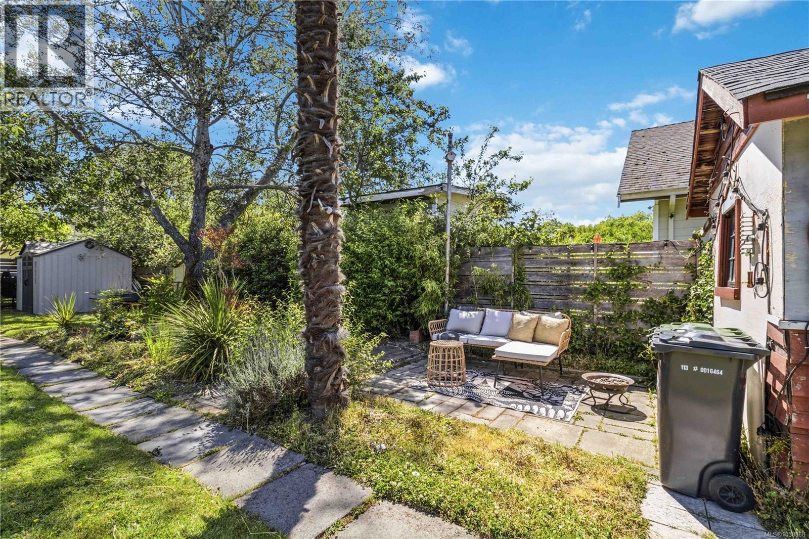 1735 Newton St - 33