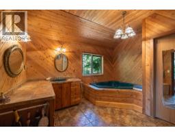 702 Forner Road, Lister, BC V0B1G2 Photo 28