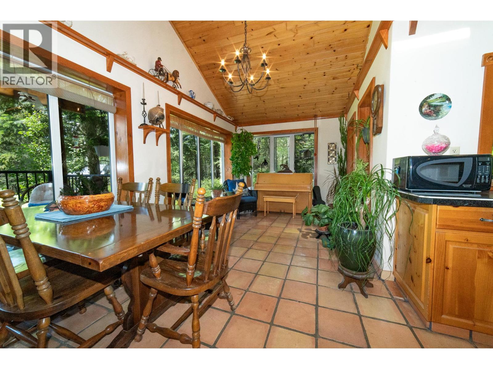 702 FORNER Road - 20
