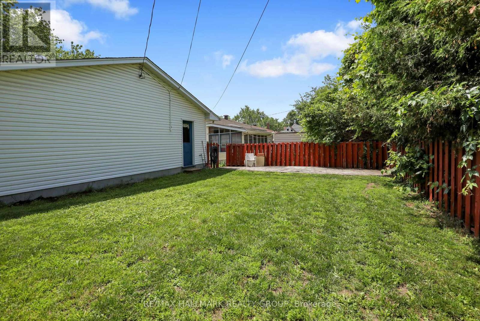 3242 ALBION ROAD S - 3