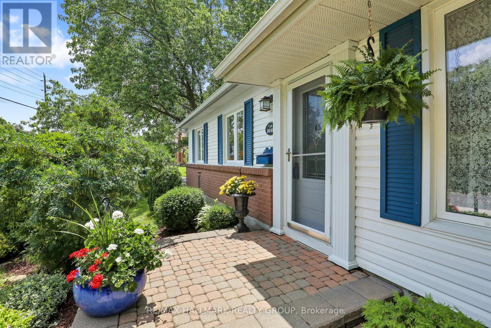 3242 ALBION ROAD S - 4
