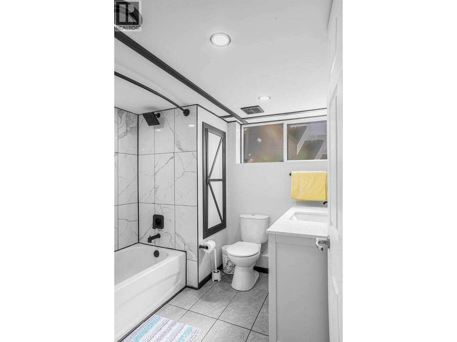 432 9th Avenue S - 23