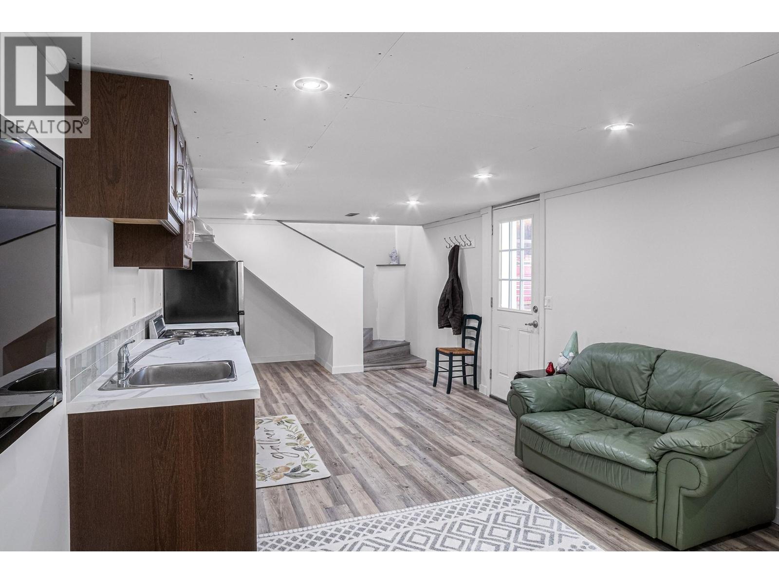 432 9th Avenue S - 18