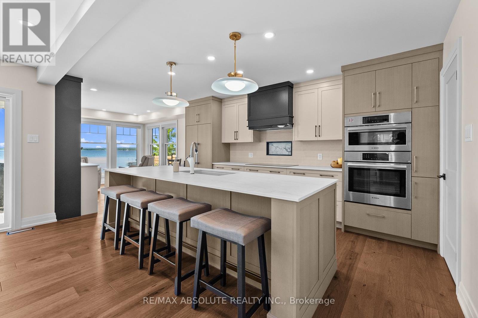 664 CARUSO CIRCLE - 15