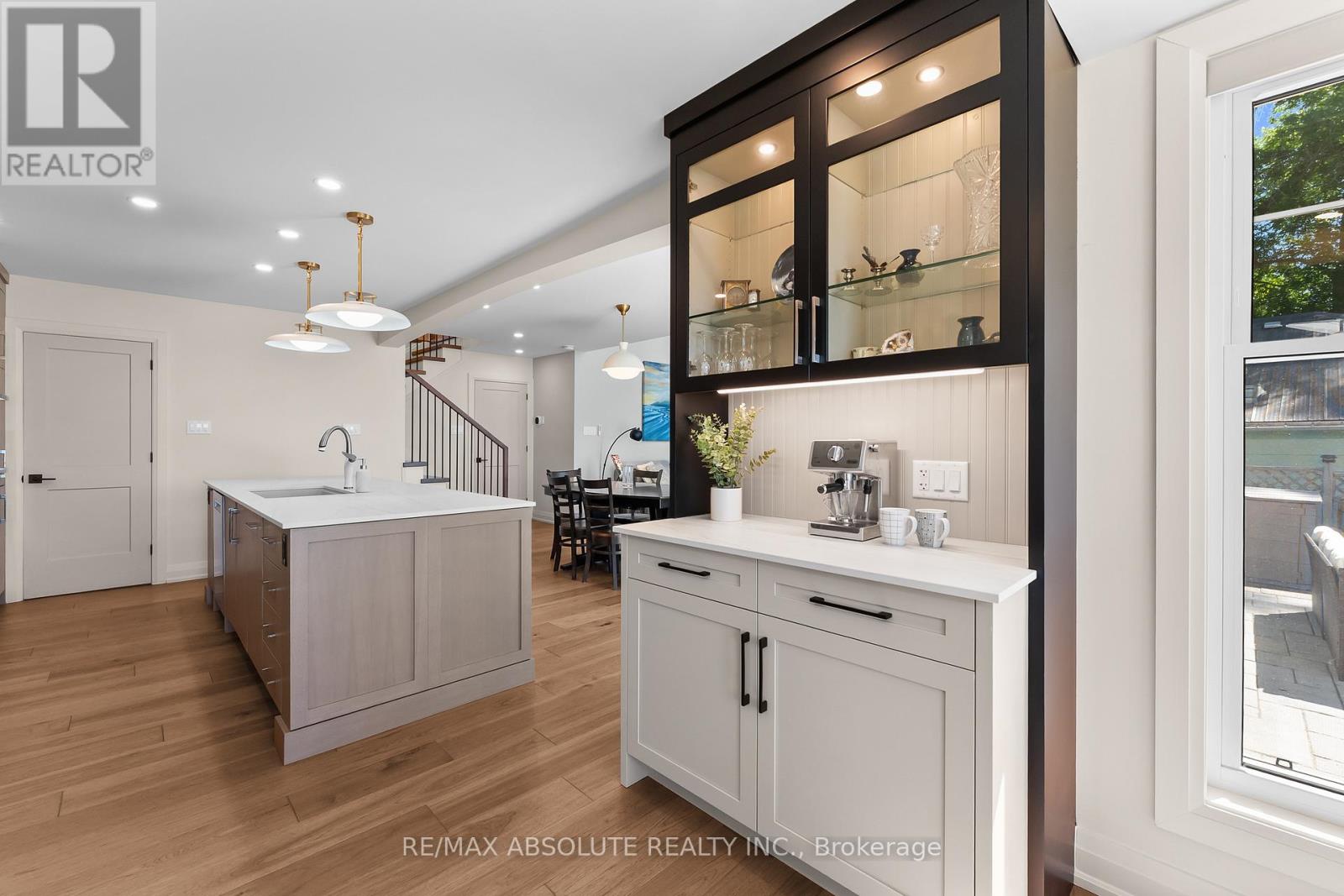 664 CARUSO CIRCLE - 16