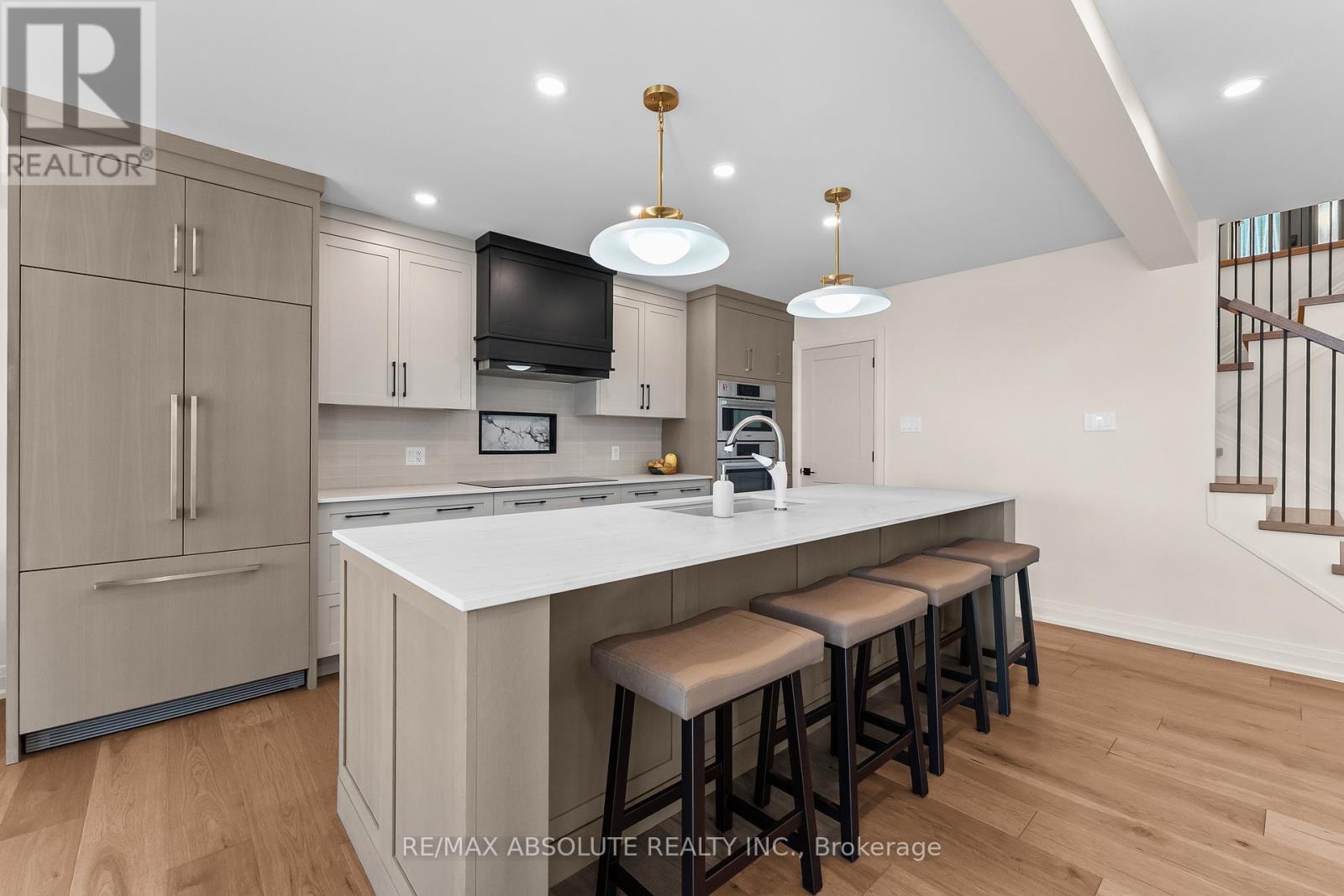 664 CARUSO CIRCLE - 19