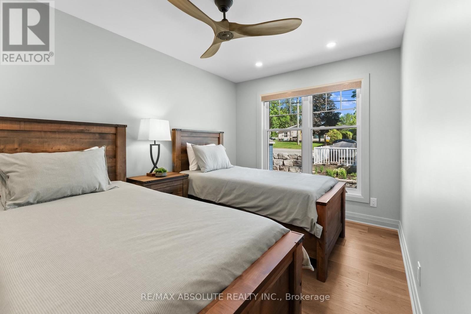664 CARUSO CIRCLE - 29