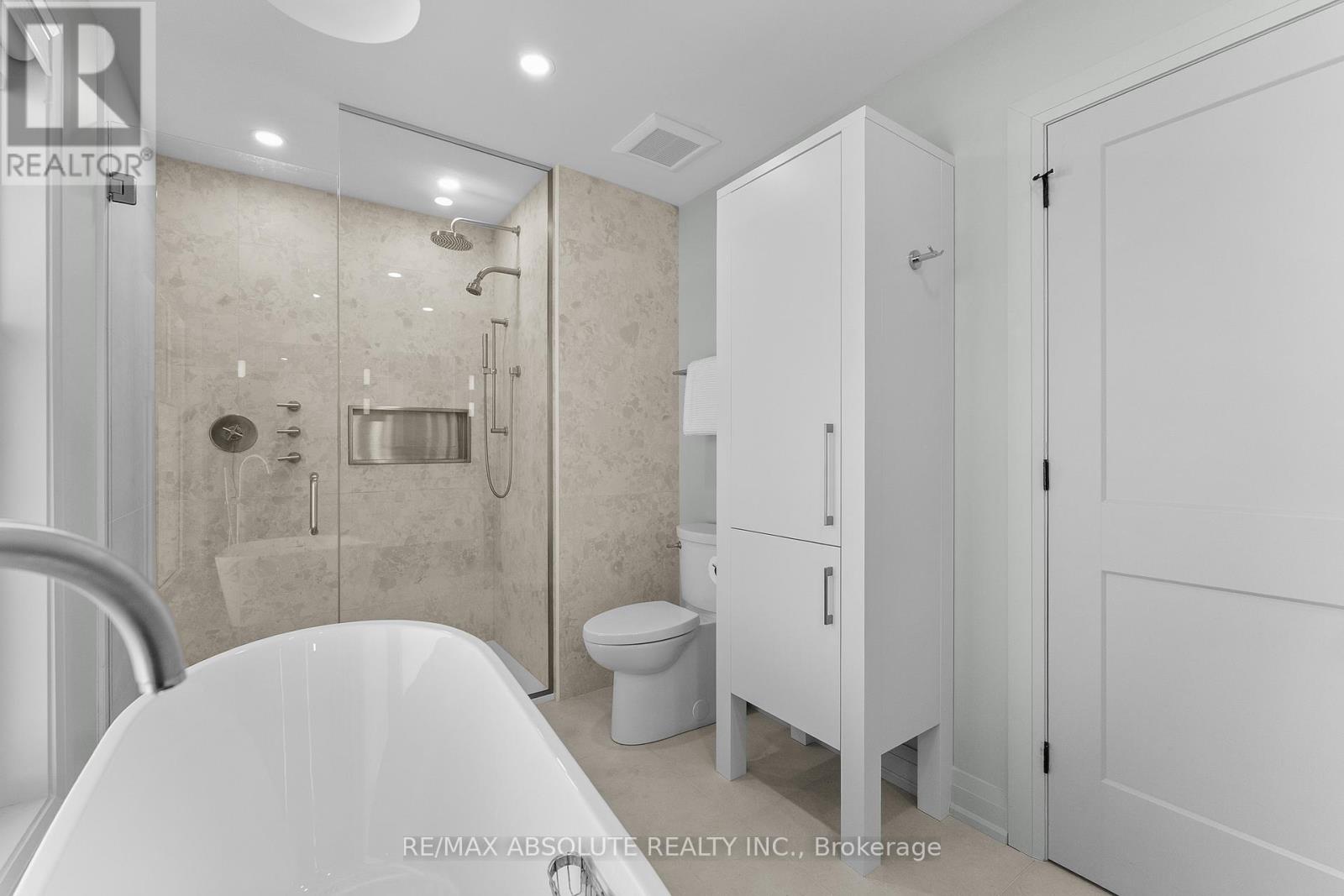 664 CARUSO CIRCLE - 27