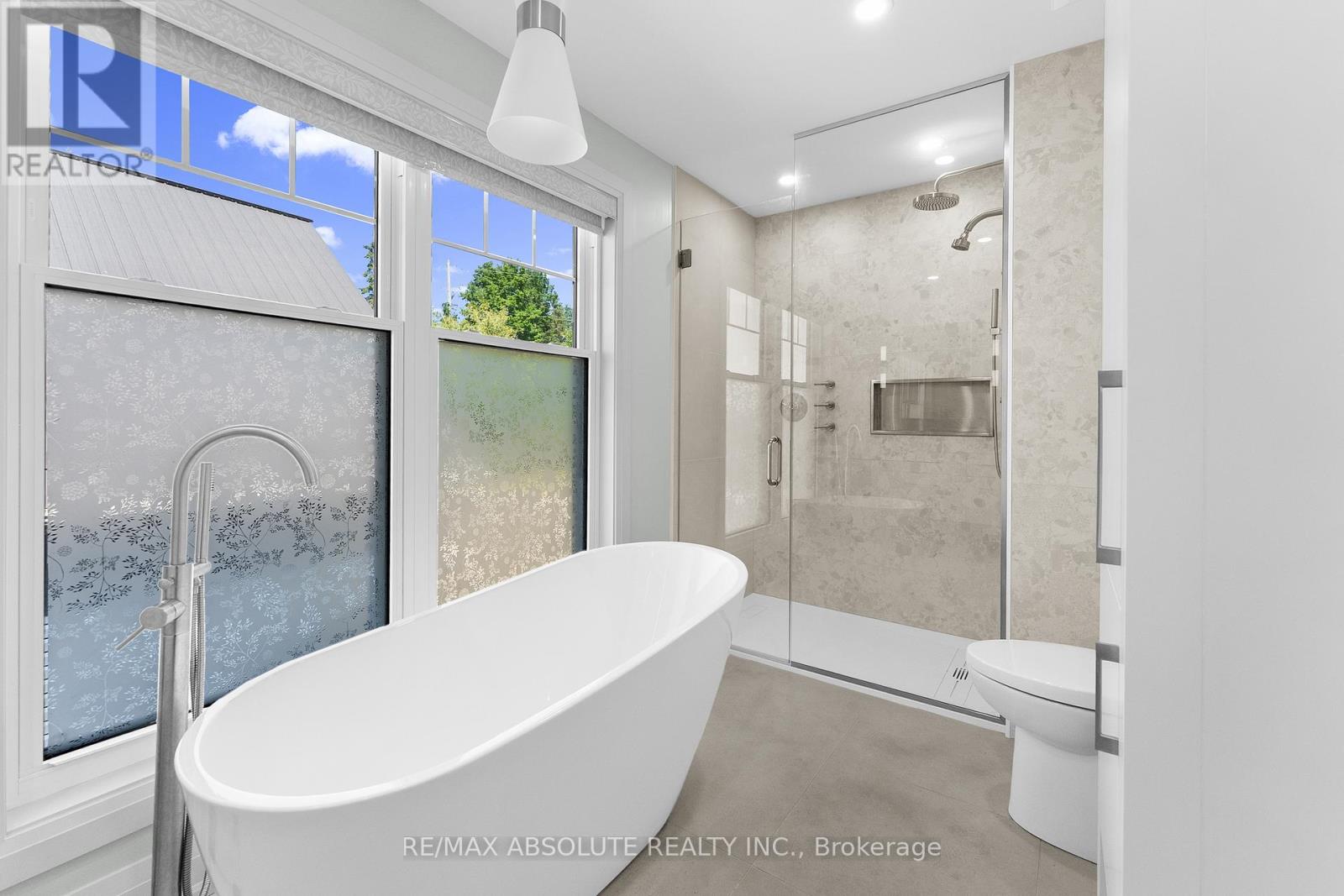 664 CARUSO CIRCLE - 26