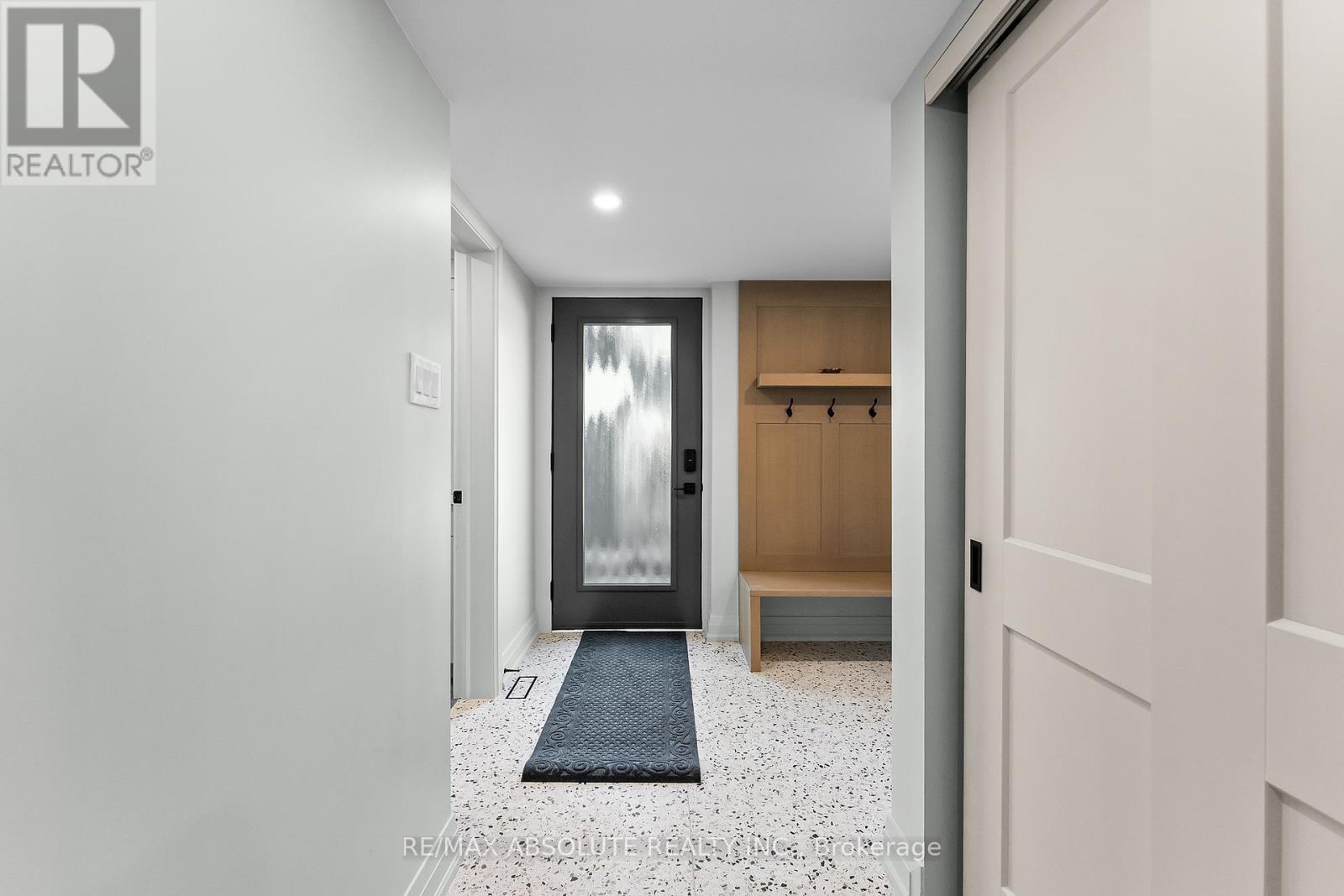 664 CARUSO CIRCLE - 37