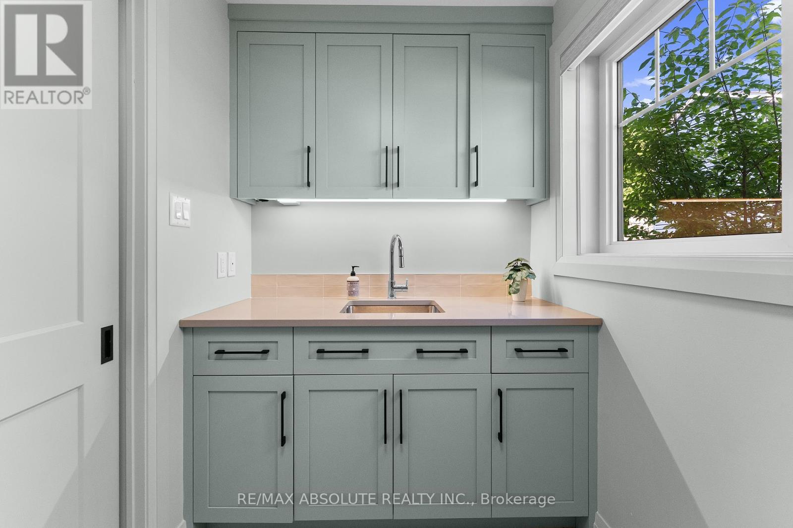 664 CARUSO CIRCLE - 35
