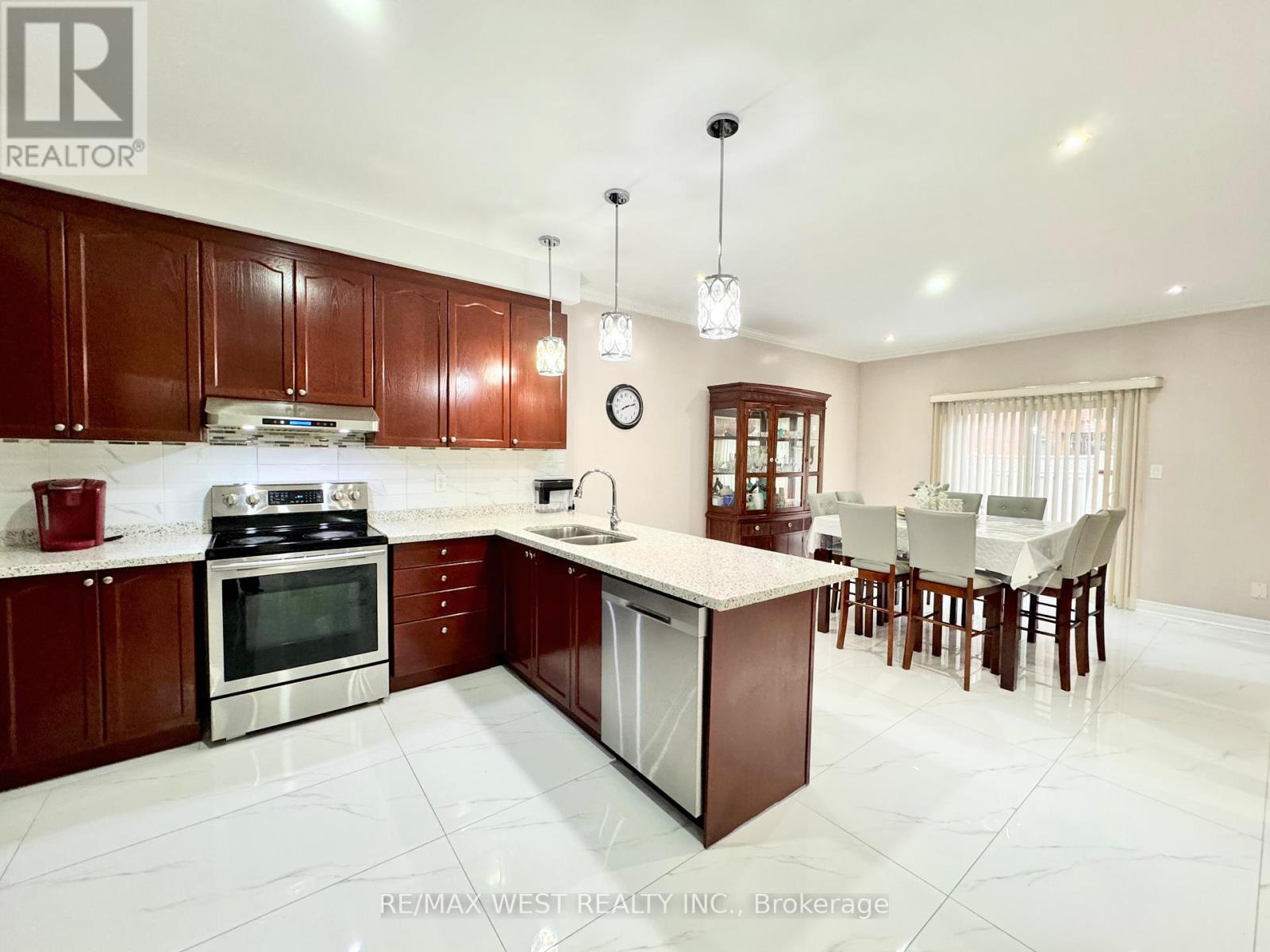 43 TATRA CRESCENT - 15