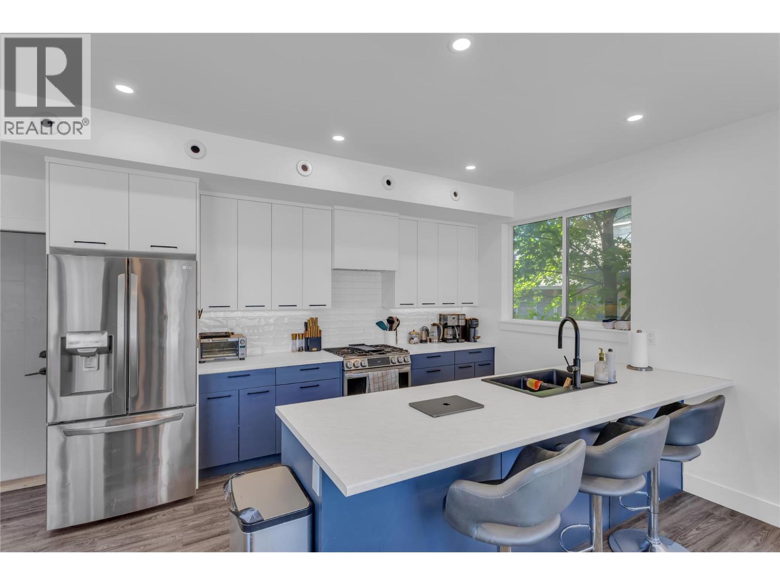  4214 33 Street, Vernon