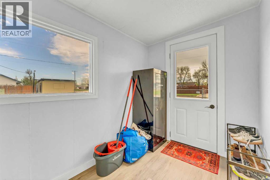 837 Main Street S - 18