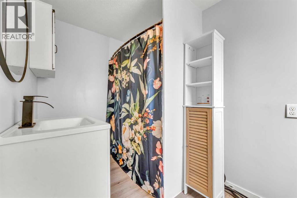 837 Main Street S - 24