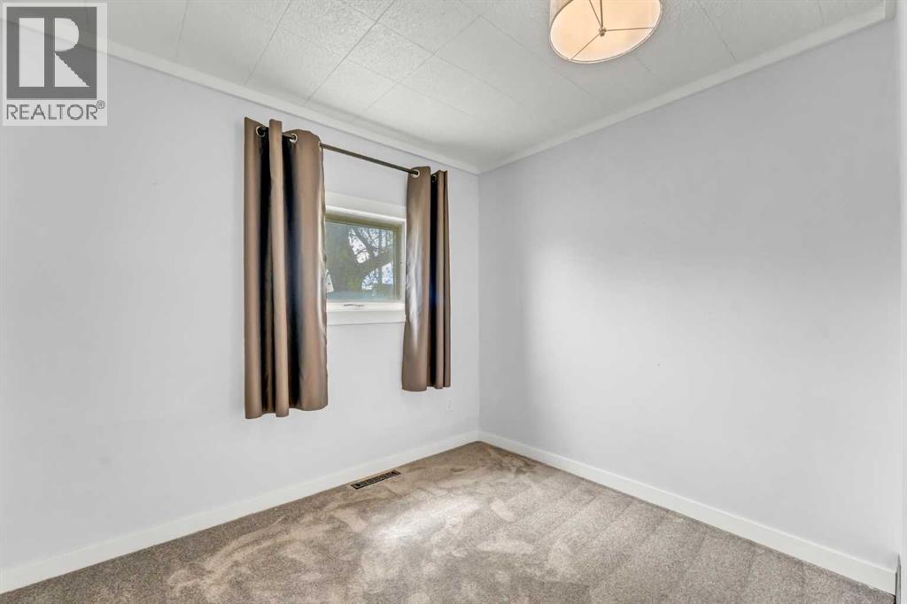 837 Main Street S - 20