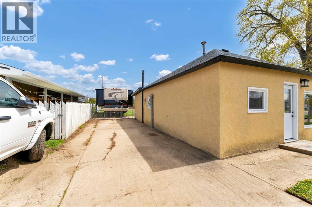 837 Main Street S - 31
