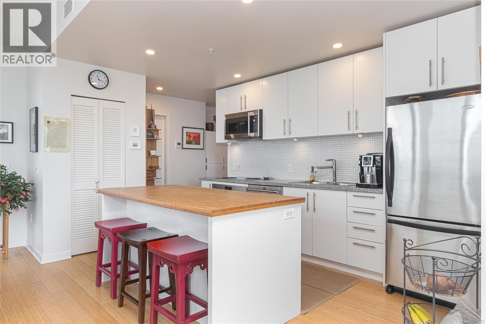 #406 391 Tyee Rd - 13