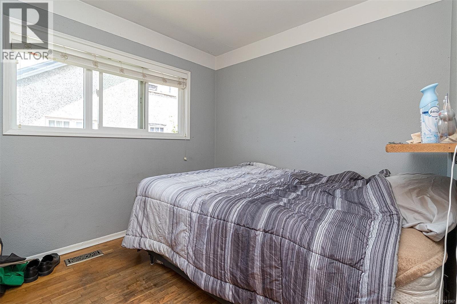 575 Burnside Rd E - 11