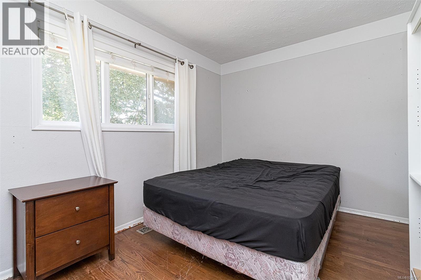 575 Burnside Rd E - 12