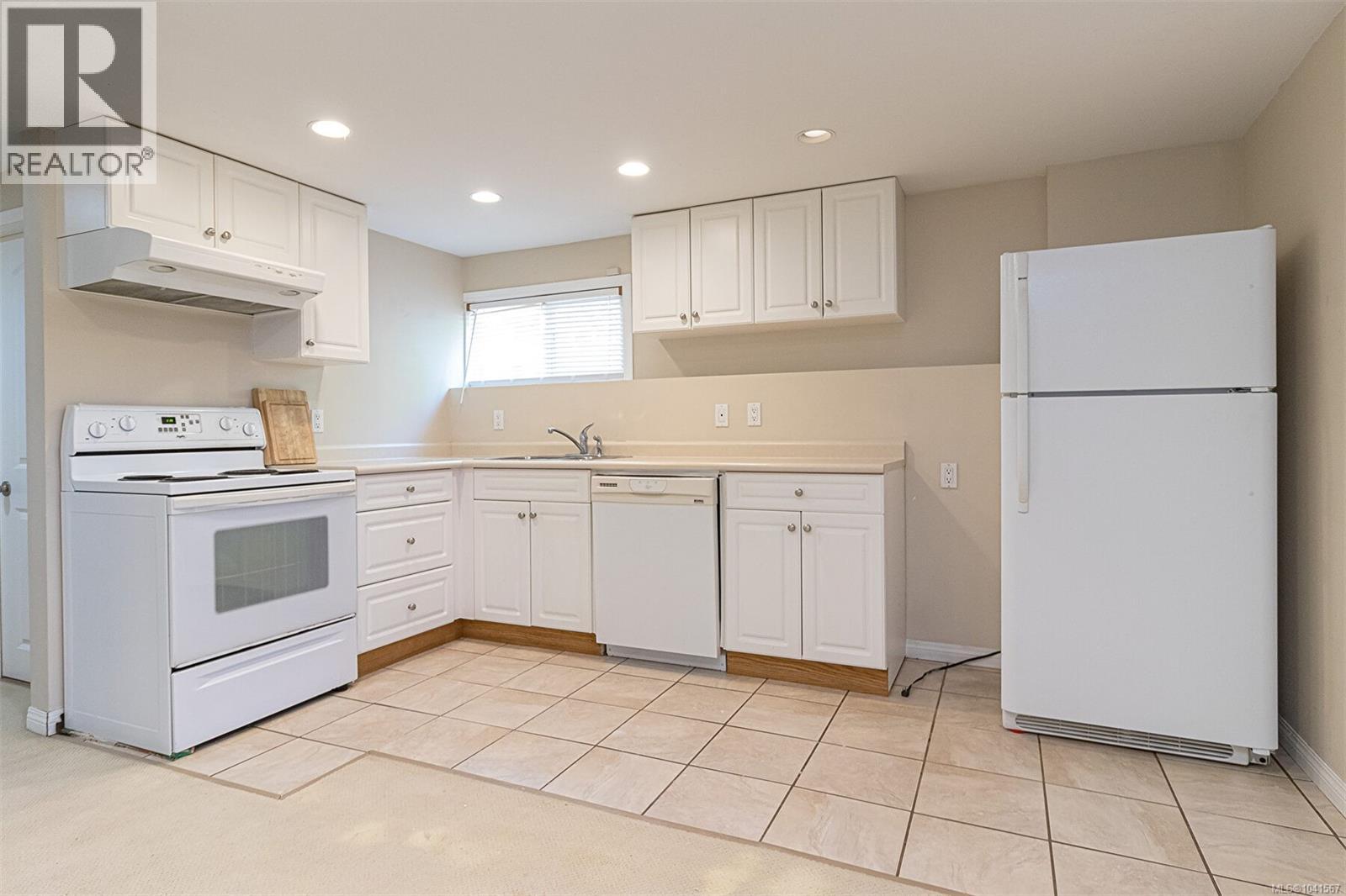 575 Burnside Rd E - 19