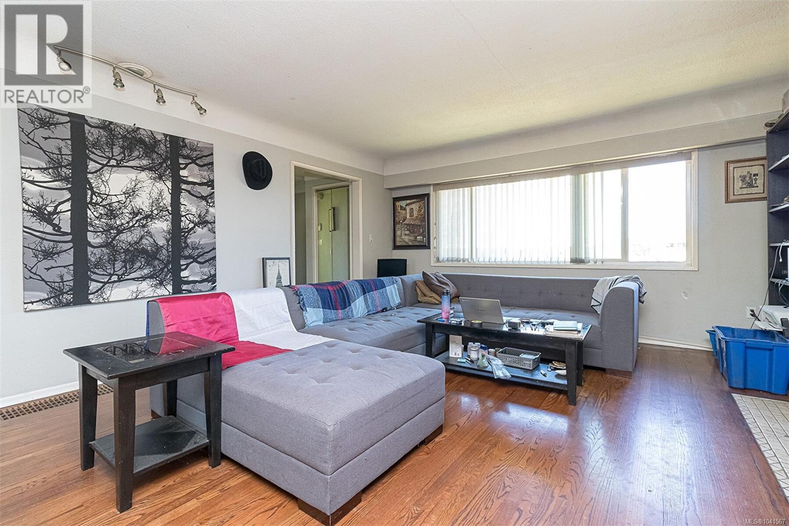 575 Burnside Rd E - 3