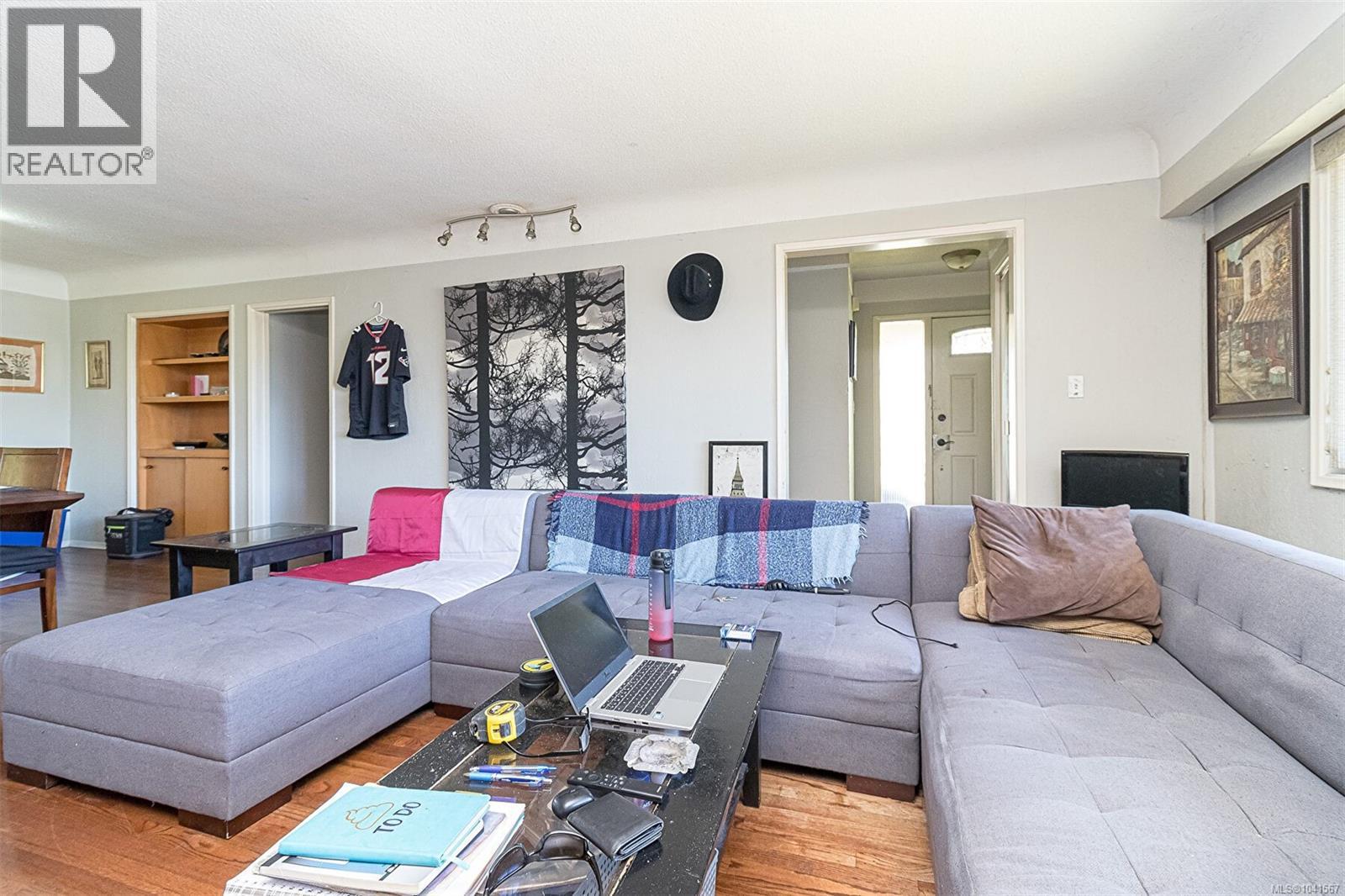 575 Burnside Rd E - 4