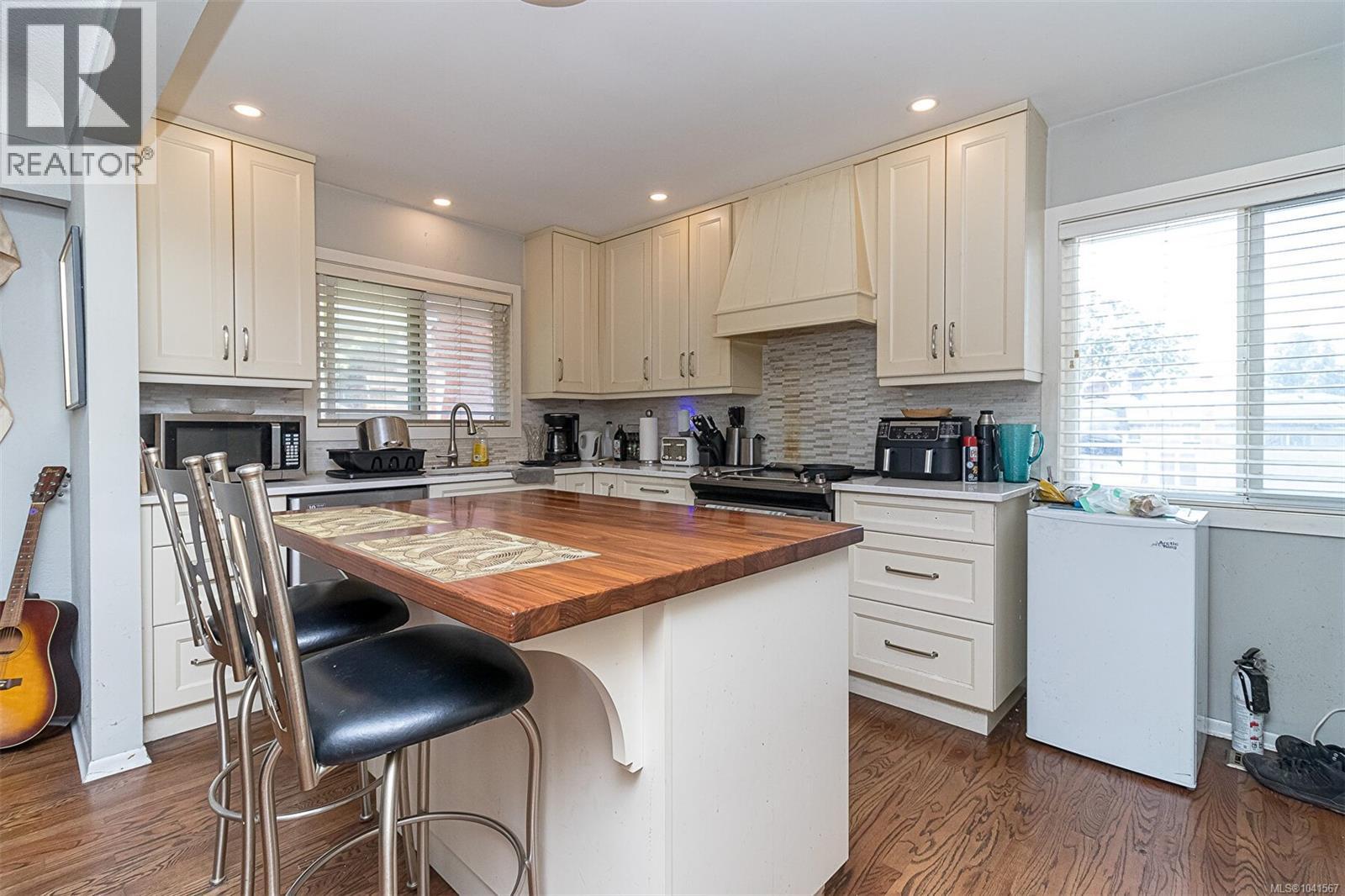 575 Burnside Rd E - 7