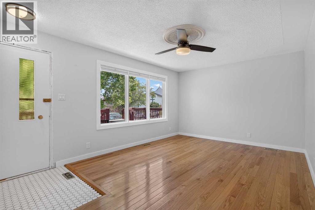 7631 22 Street SE - photo 4