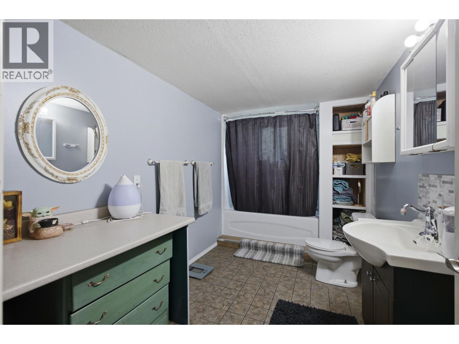 2995 GOLD DIGGER DRIVE - 32