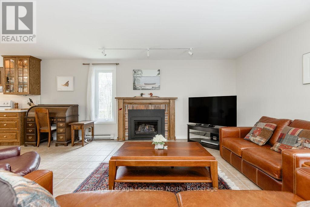 112 ESCARPMENT CRESCENT - 10