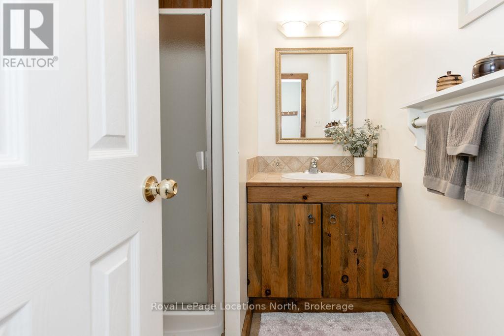 112 ESCARPMENT CRESCENT - 18