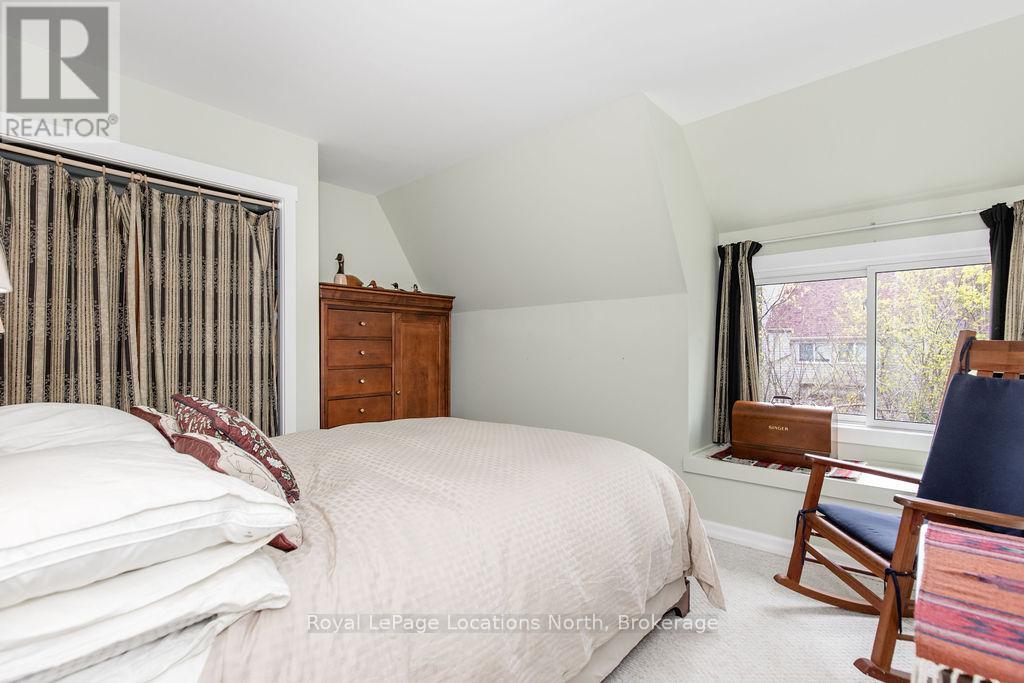 112 ESCARPMENT CRESCENT - 24
