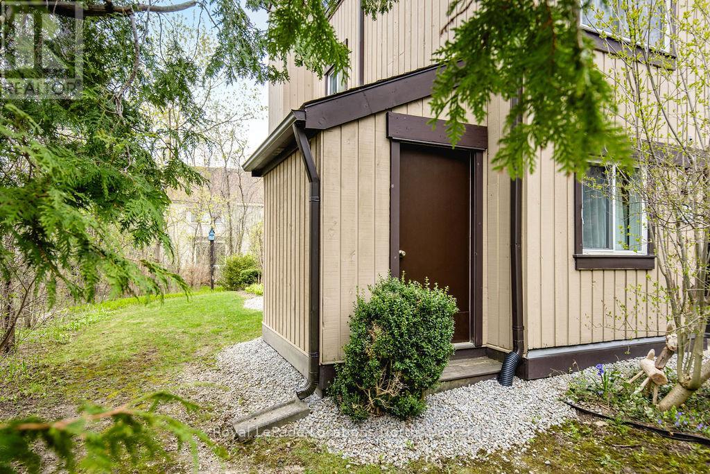 112 ESCARPMENT CRESCENT - 30