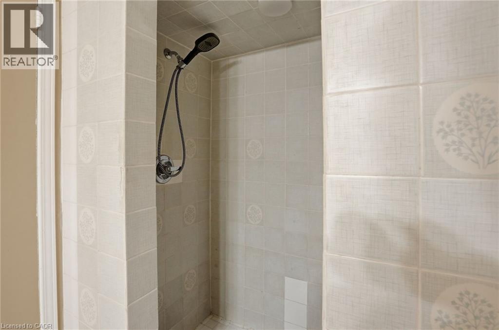 371 BRANTWOOD PARK Road - 32