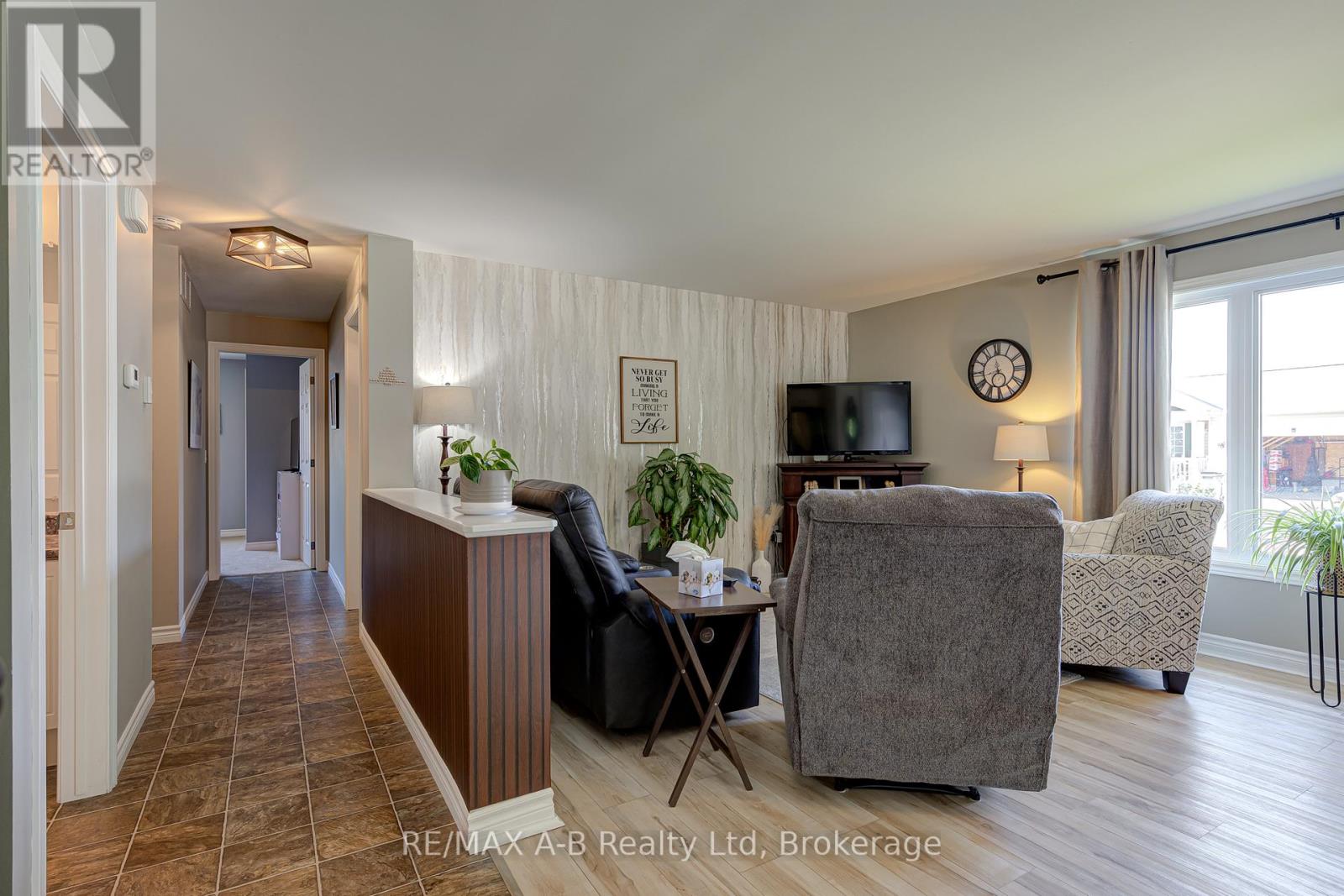 12 KELLESTINE DRIVE - 20