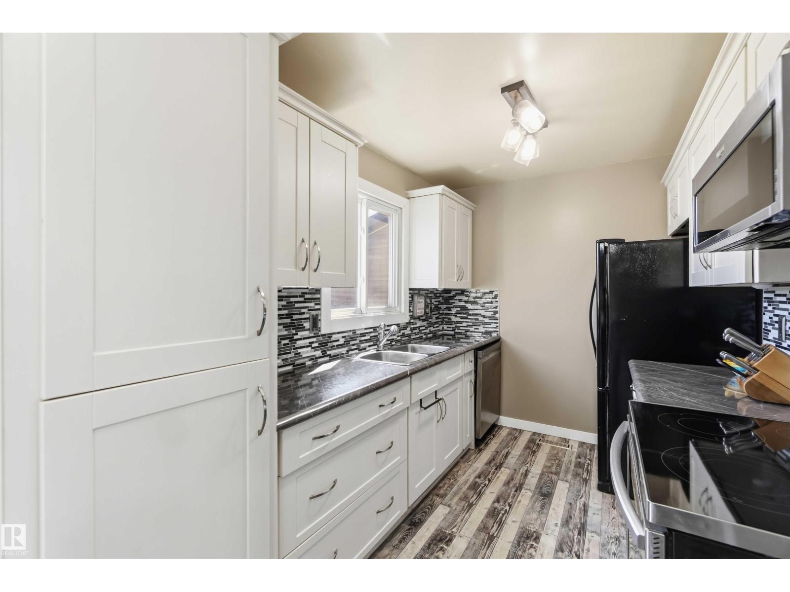 135 BIRCH DR - 23