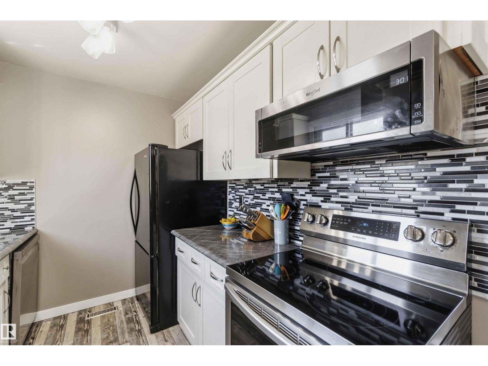 135 BIRCH DR - 24