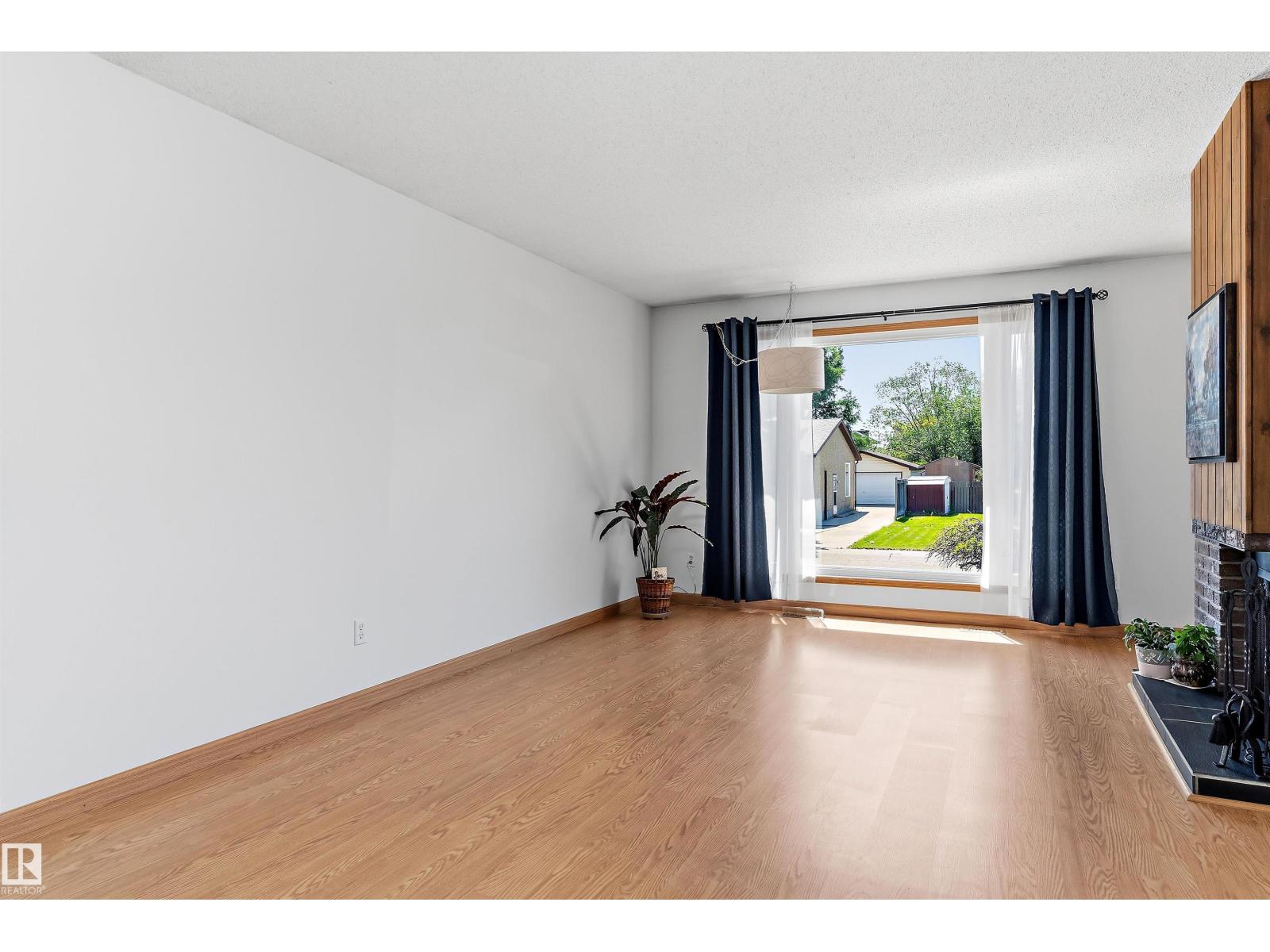 12256 144 AV NW - 8