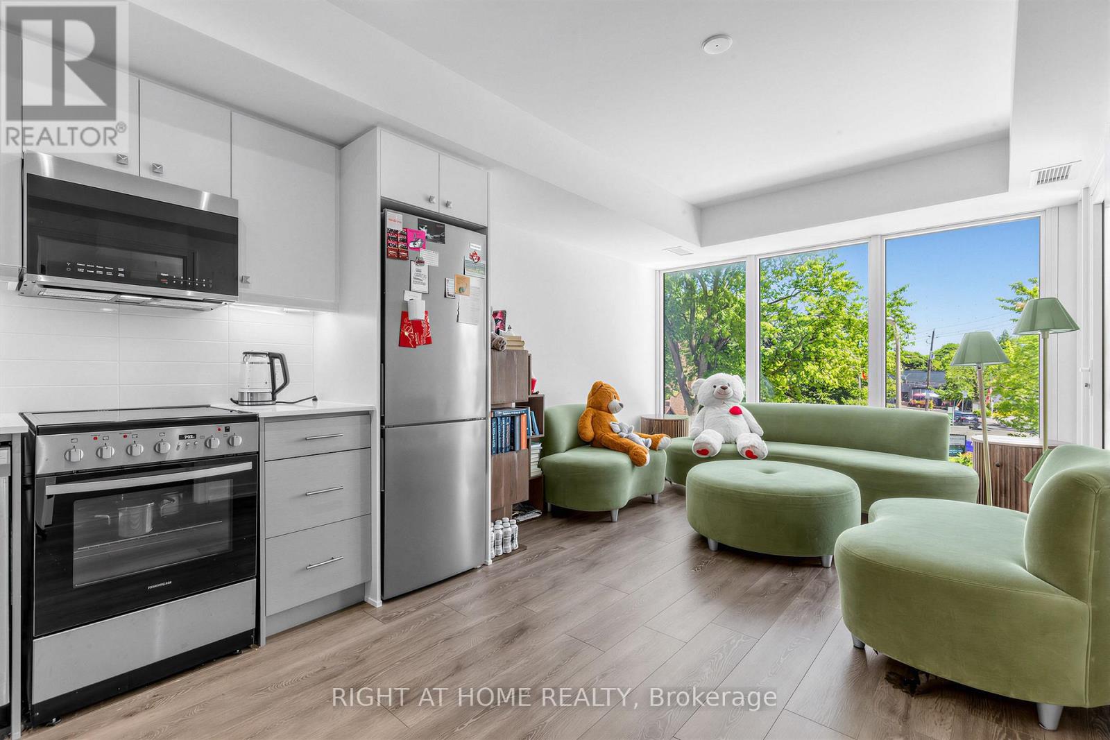 #316 2 MANDERLEY DRIVE - 10