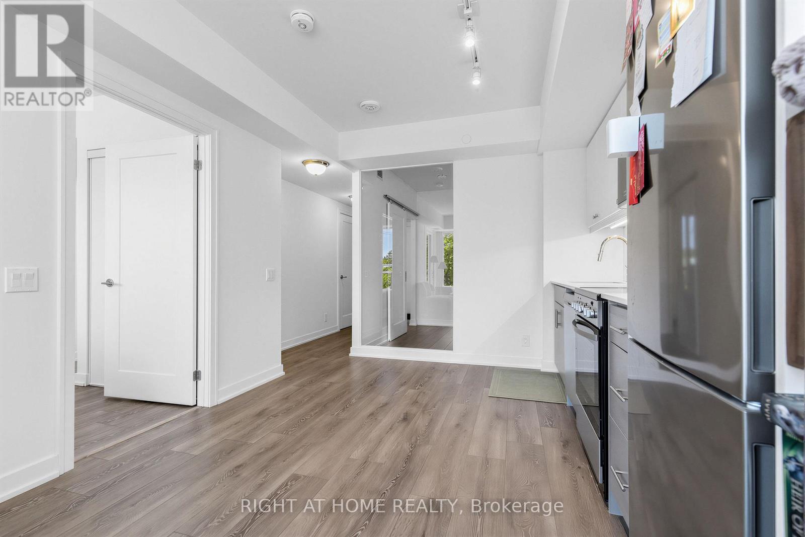 #316 2 MANDERLEY DRIVE - 12