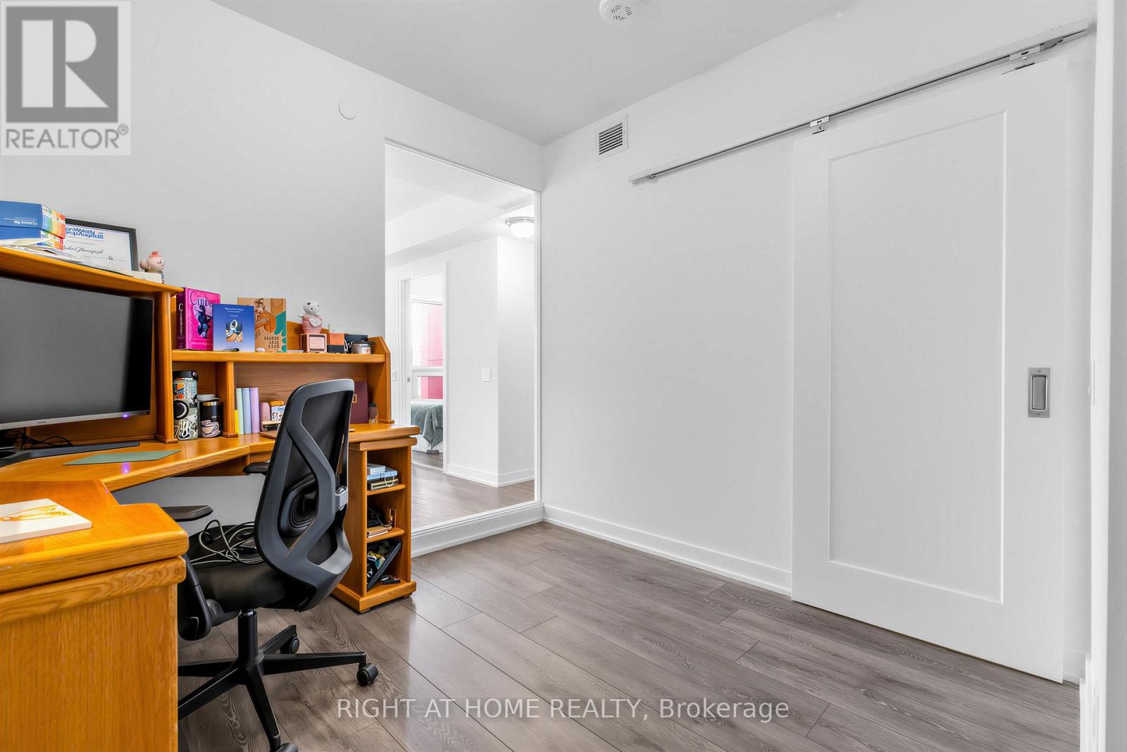 #316 2 MANDERLEY DRIVE - 21
