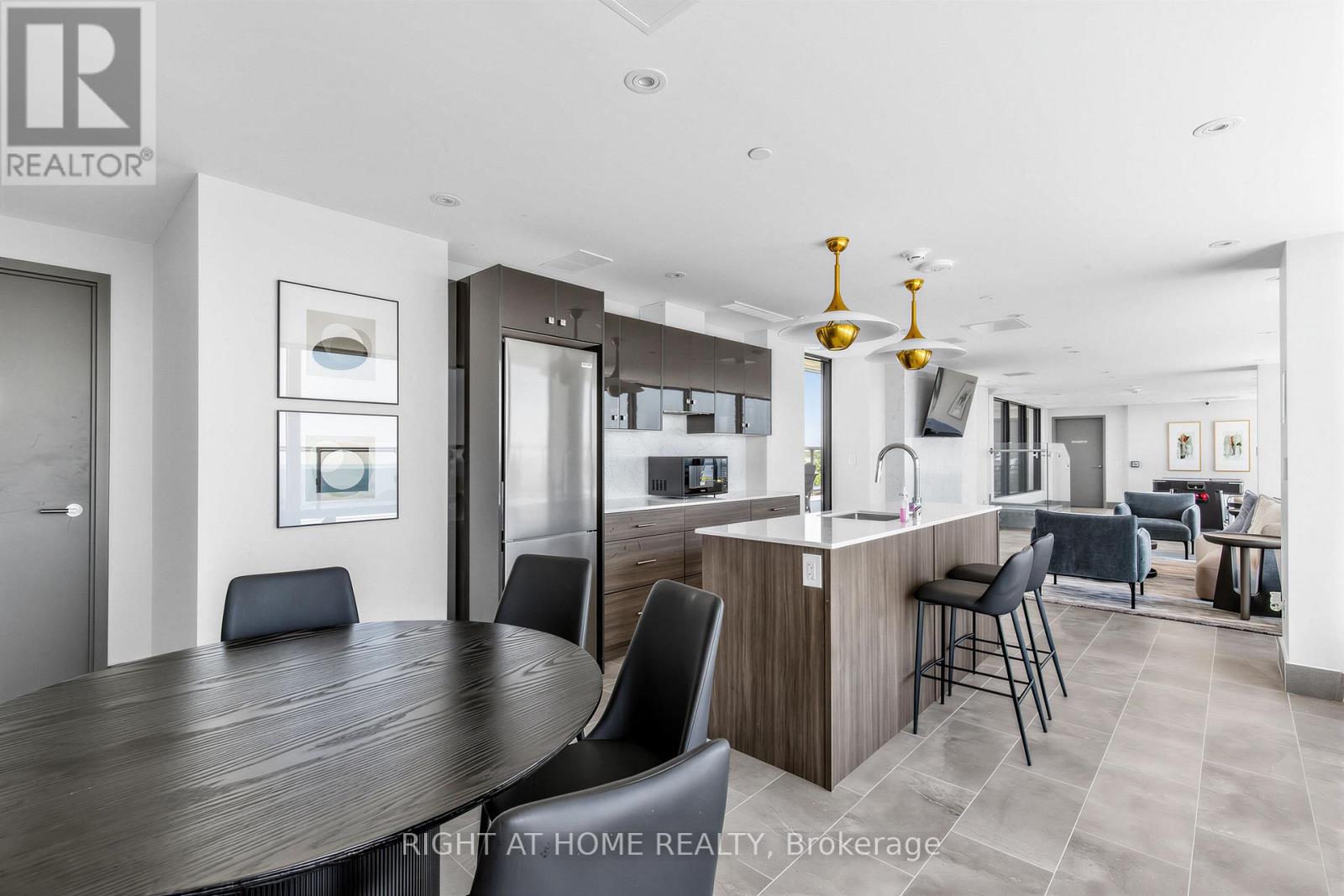 #316 2 MANDERLEY DRIVE - 31