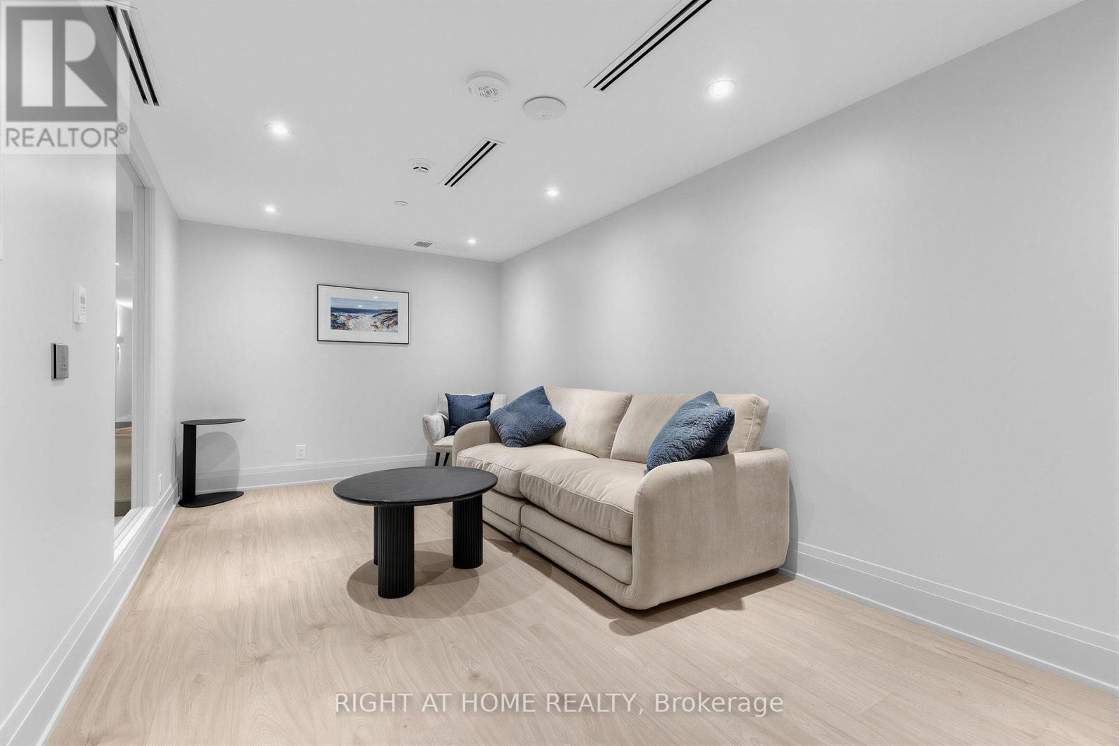 #316 2 MANDERLEY DRIVE - 34