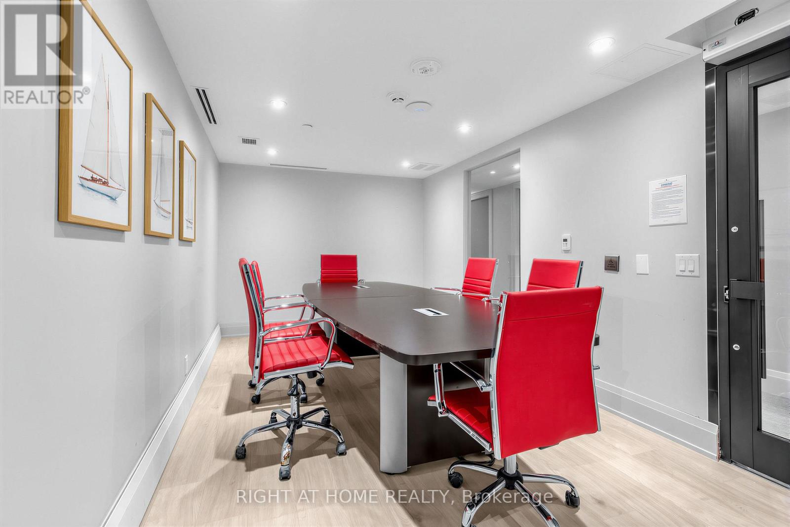 #316 2 MANDERLEY DRIVE - 36